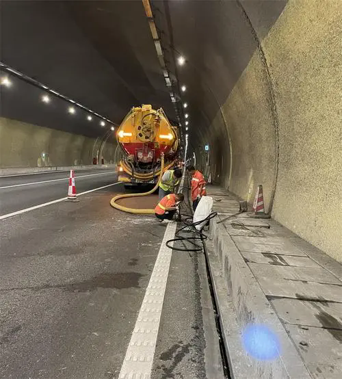 上虞隧道排水渠清淤